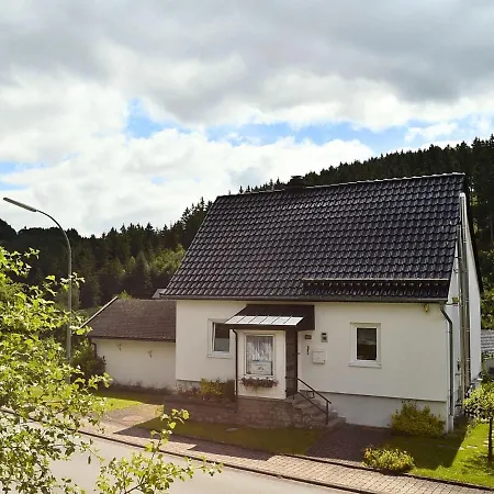 Ferienhaus, Ferienhaus *